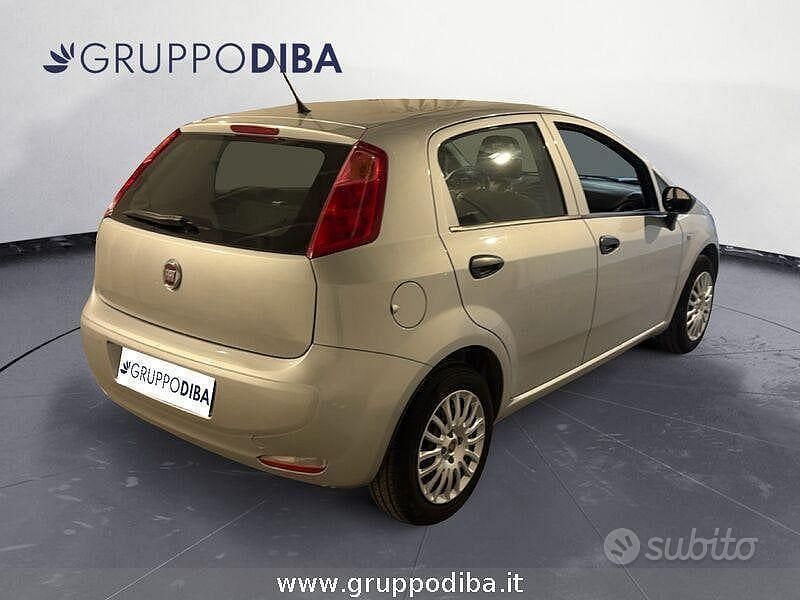Usata Fiat Punto Street 69 CV (50 kW) 2018 Argento Utilitaria