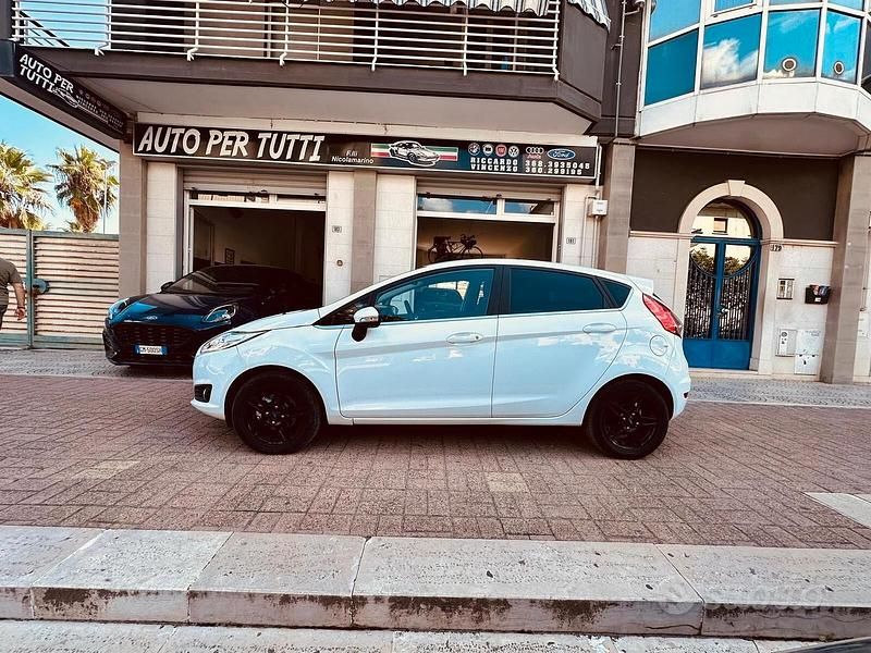 Usata Ford Fiesta Titanium 95 CV (69 kW) 2015 Bianco Berlina
