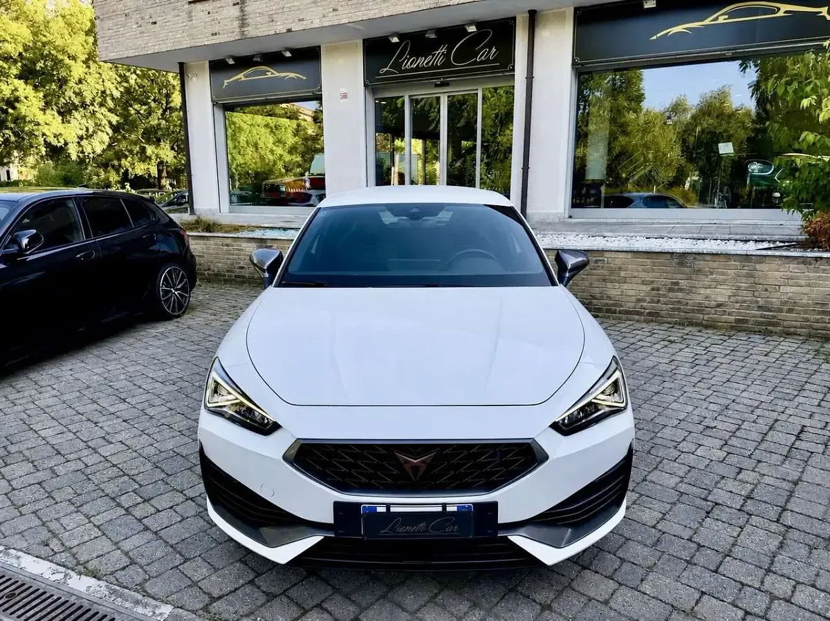 Usata Cupra Leon 150 CV (110 kW) 2023 Bianco Berlina
