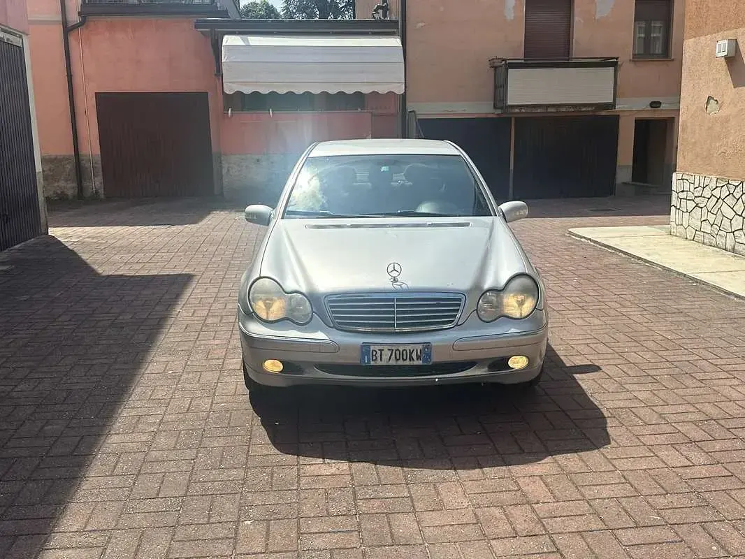 Usata Mercedes C220 Elegance 143 CV (105 kW) 2001 Berlina