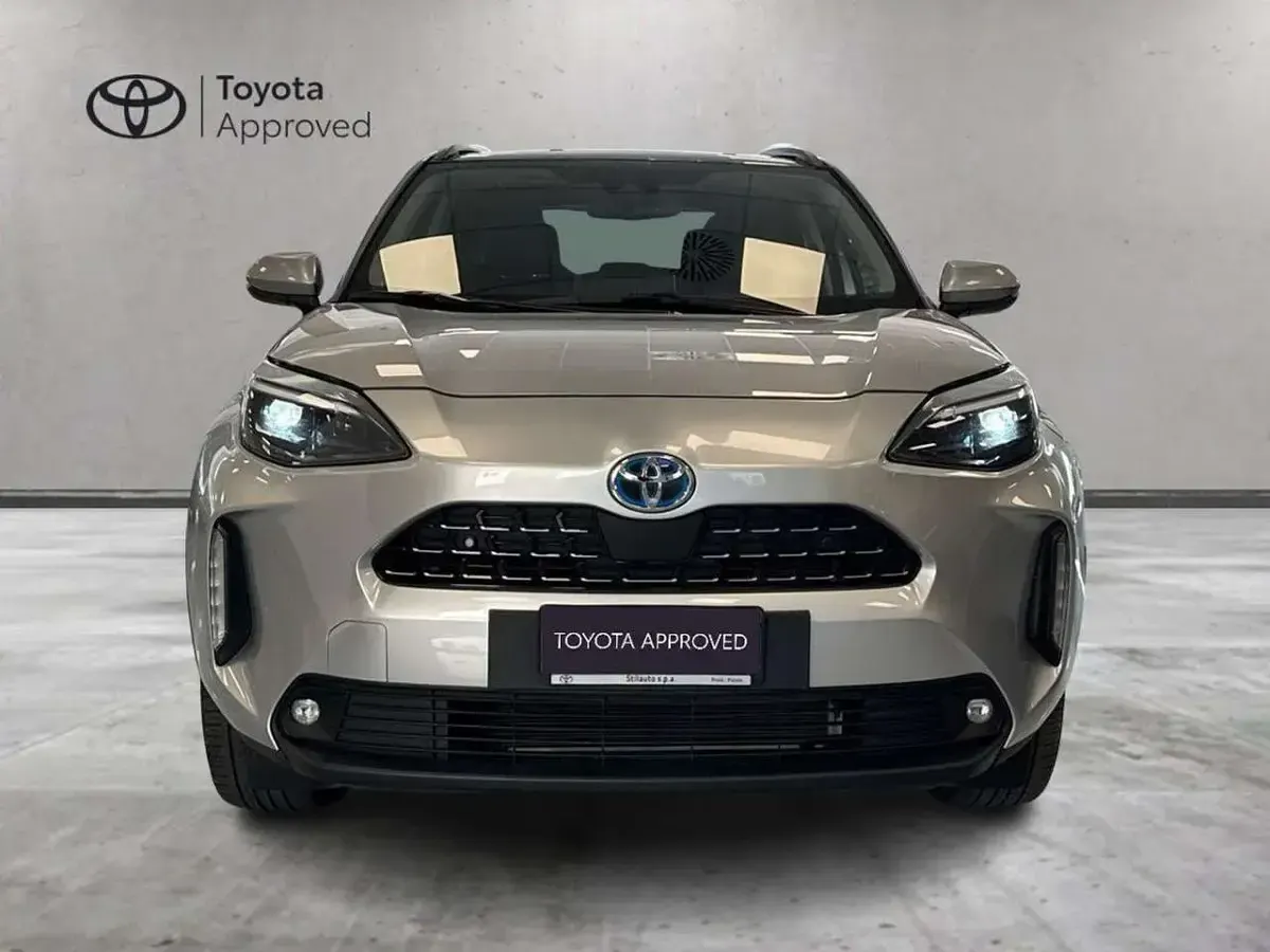 Usata Toyota Yaris Cross Lounge 116 CV (85 kW) 2023 Argento SUV