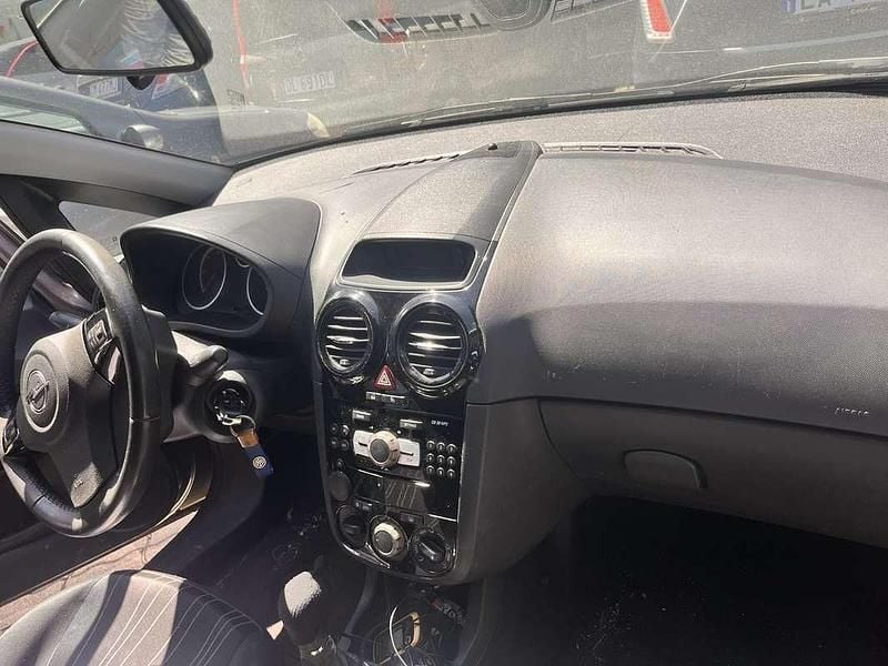 Usata Opel Corsa Edition 95 CV (69 kW) 2010 Utilitaria