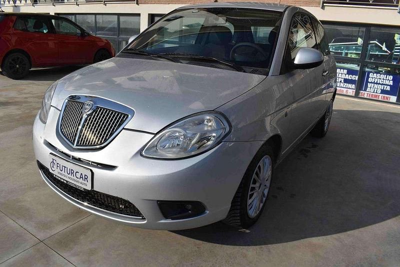 Usata Lancia Ypsilon 69 CV (50 kW) 2011 Grigio Utilitaria
