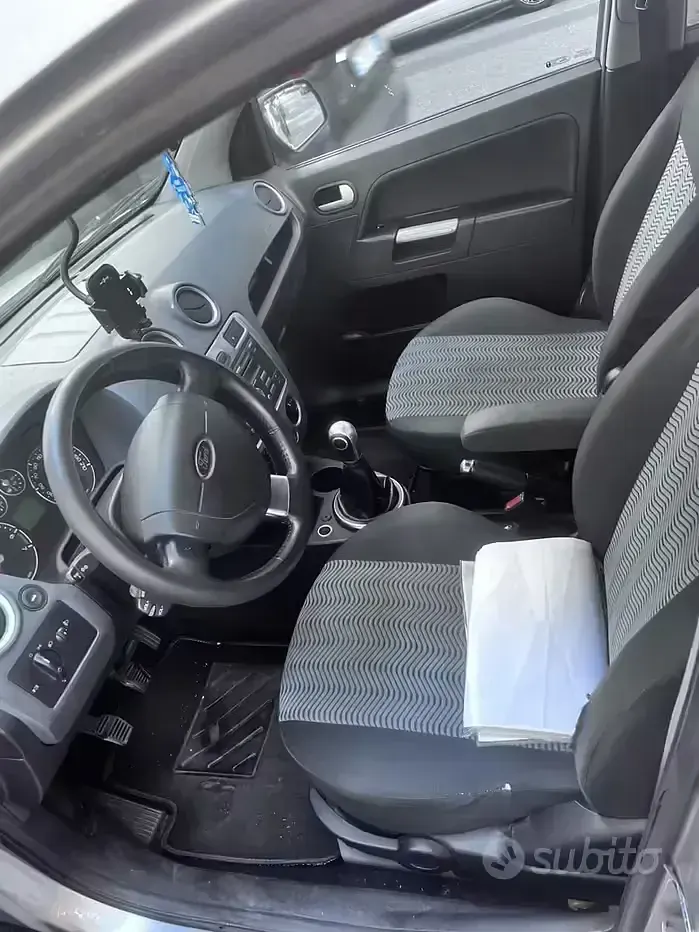 Usata Ford Fusion 80 CV (58 kW) 2011 Grigio Utilitaria