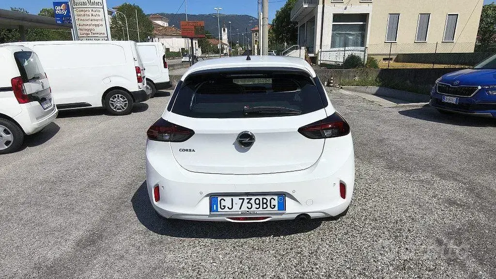 Usata Opel Corsa Edition 75 CV (55 kW) 2022 Bianco pastello Utilitaria