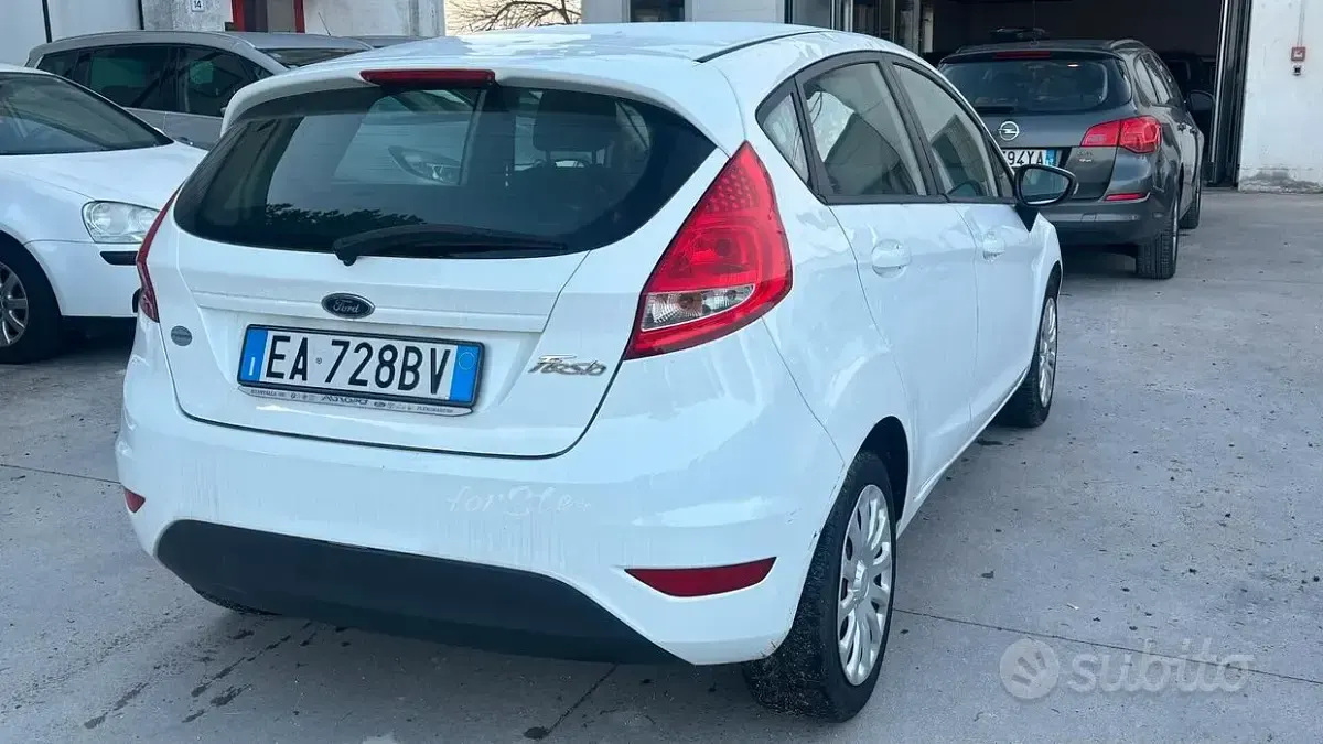 Usado Ford Fiesta 82 HP (60 kW) 2011 Branco Sedan
