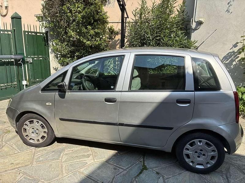 Käytetty Fiat Idea Emotion 70 HP (51 kW) 2005 Harmaa Tila-auto