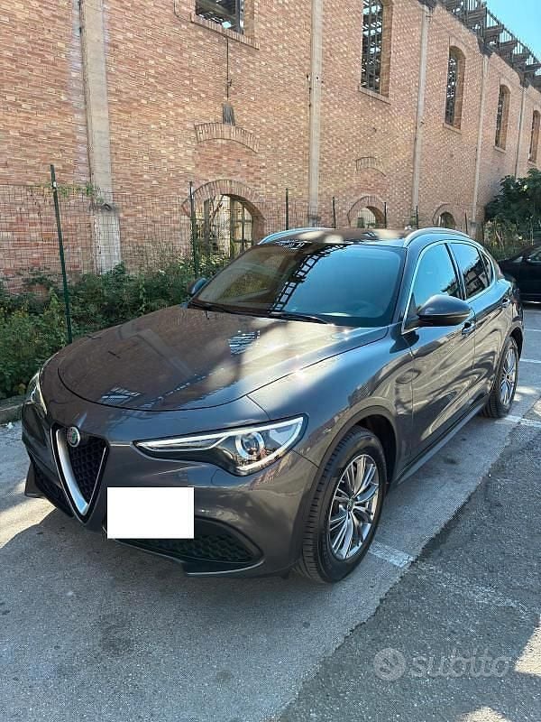 Grigio Usata 2019 Alfa Romeo Stelvio Super SUV | 19.800 € (Buon prezzo) - Immagine 1/4