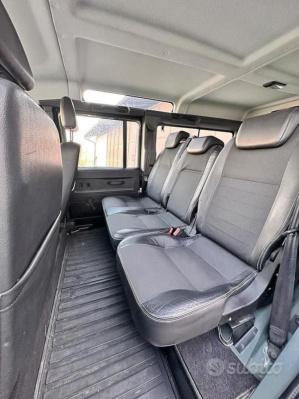 Usata Land Rover Defender SE 122 CV (89 kW) 2009 Verde Station wagon