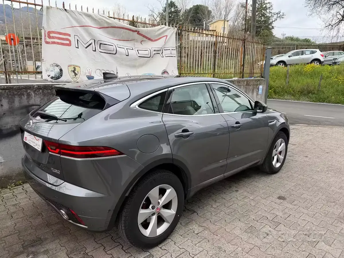 Usata Jaguar E-Pace R-Dynamic 150 CV (110 kW) 2020 Grigio SUV