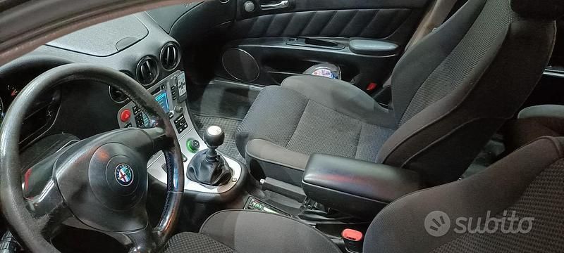 Usata Alfa Romeo 166 Progression 175 CV (128 kW) 2005 Grigio Berlina