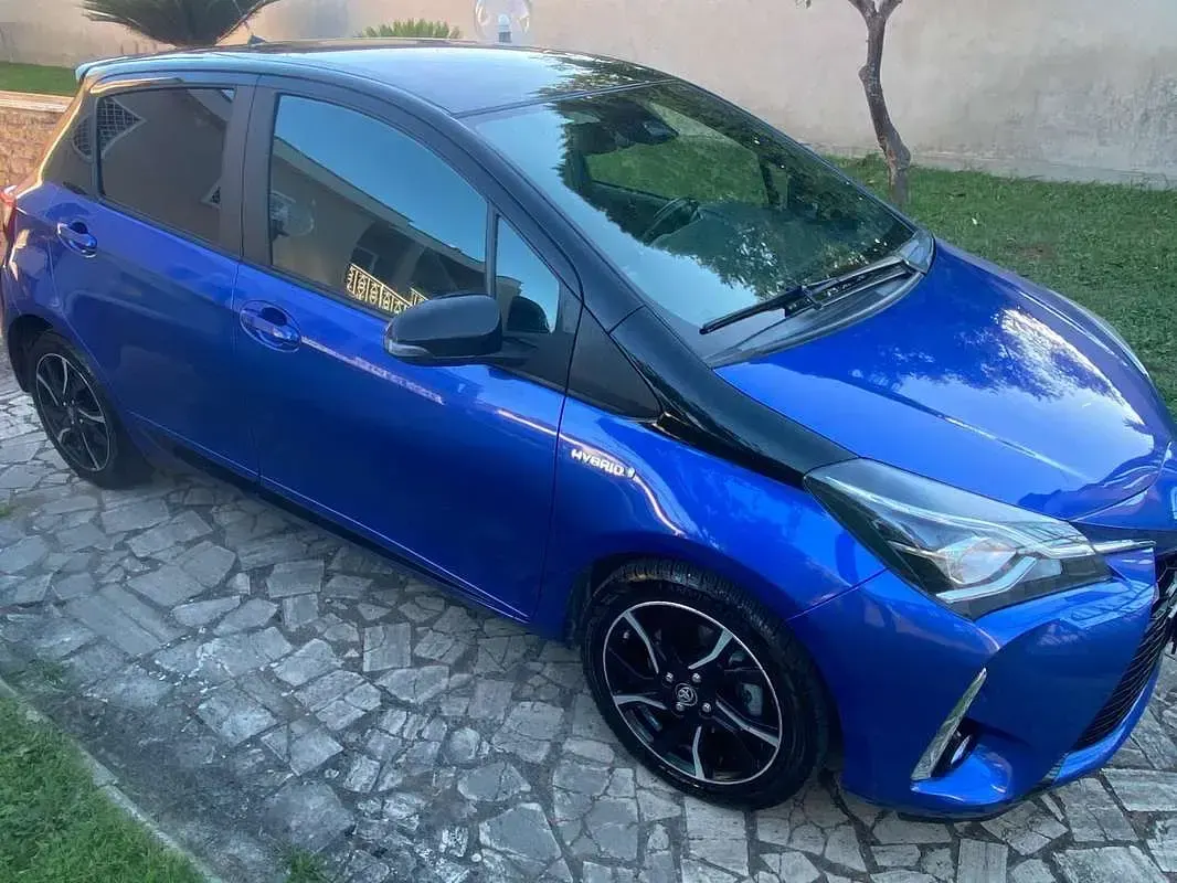 Usata Toyota Yaris Hybrid Edition 73 CV (53 kW) 2017 Blu/azzurro Berlina