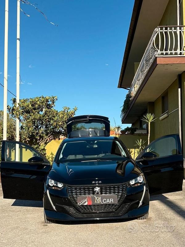 Usata Peugeot 208 100 CV (73 kW) 2023 Nero Utilitaria