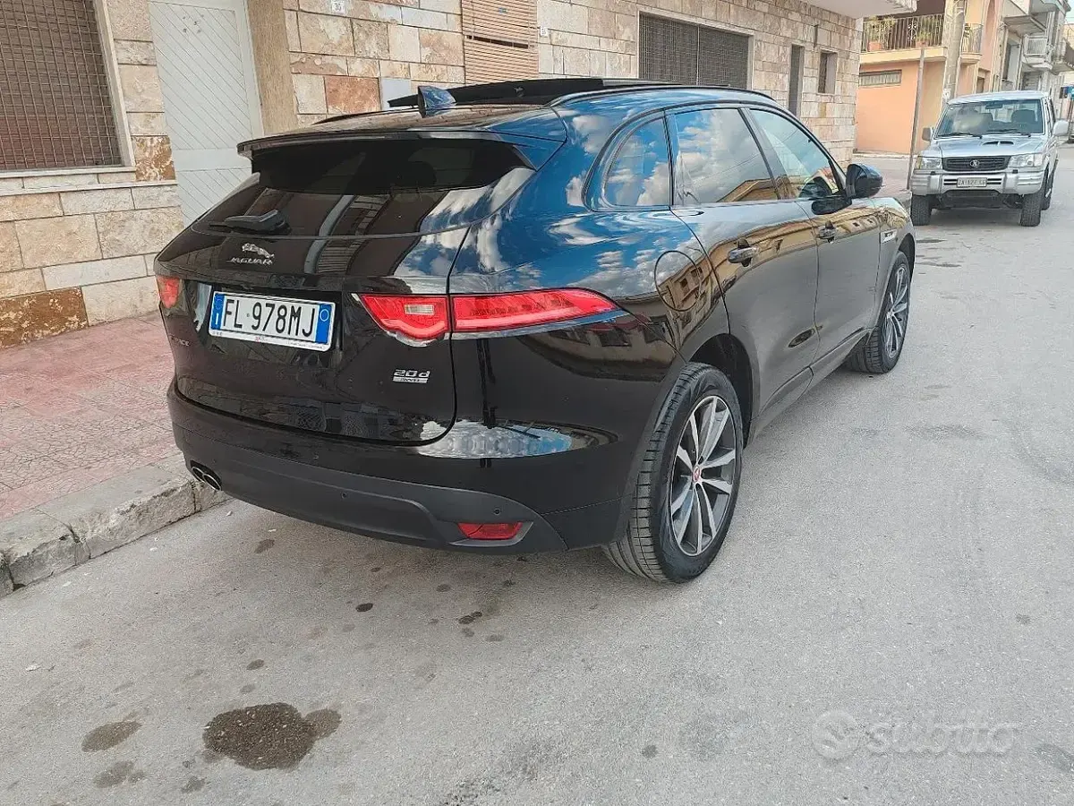 Usata Jaguar F-Pace R-Sport 180 CV (132 kW) 2017 Nero SUV