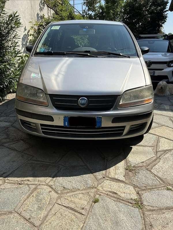 Käytetty Fiat Idea Emotion 70 HP (51 kW) 2005 Harmaa Tila-auto
