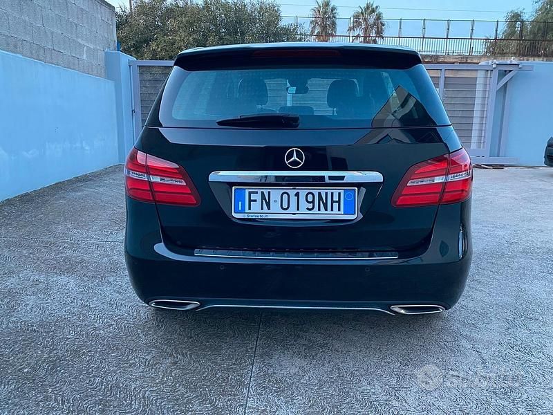 Usata Mercedes B180 136 CV (100 kW) 2018 Nero Monovolume