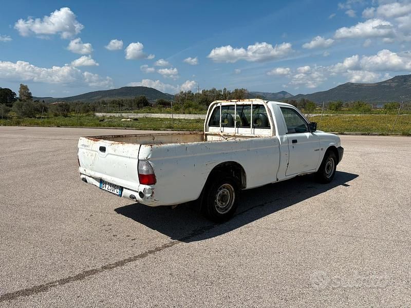 Usata Mitsubishi L200 72 CV (52 kW) 2002 Bianco Pick-up