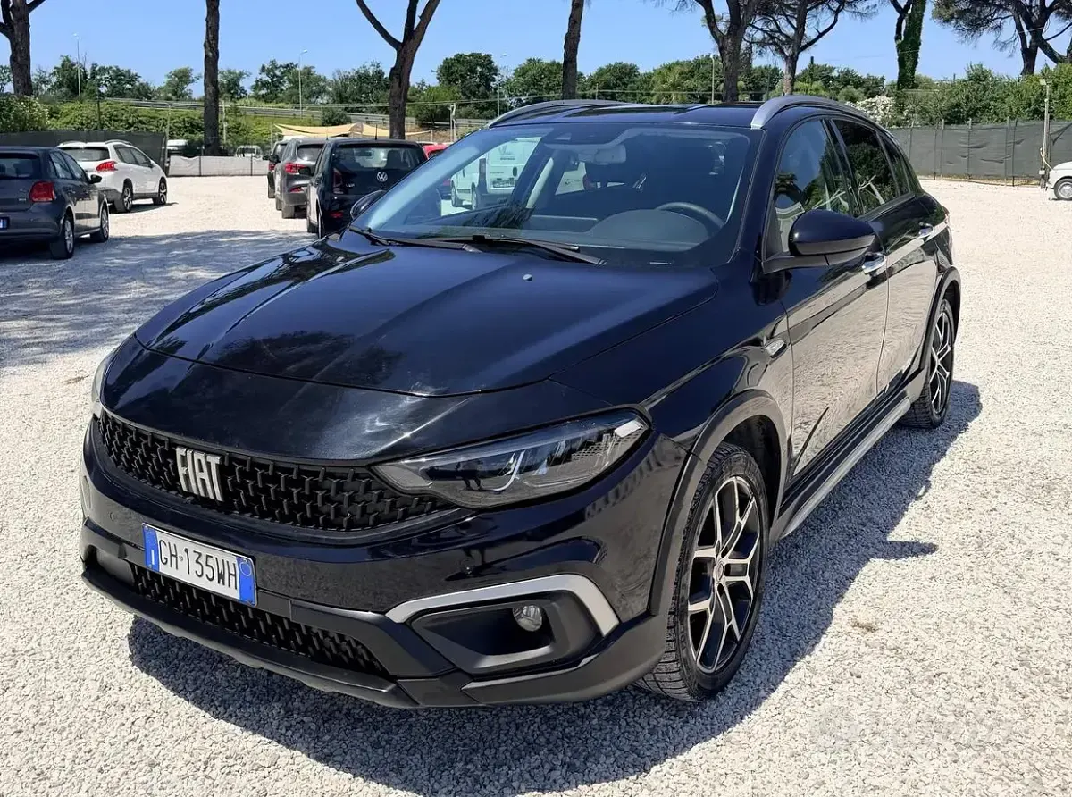 Usata Fiat Tipo Cross 100 CV (73 kW) 2022 Nero Berlina