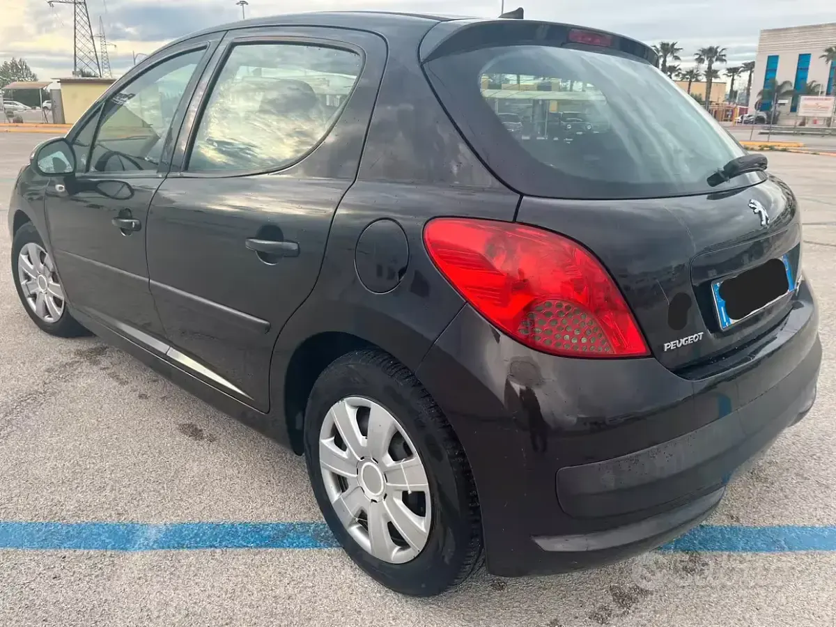 Usata Peugeot 207 68 CV (50 kW) 2010 Nero Berlina