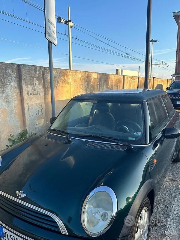 Begagnad Mini ONE 90 HK (66 kW) 2002 Grön Halvkombi