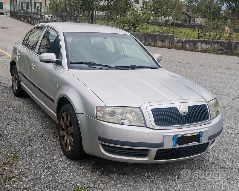 Usata Skoda Superb 130 CV (95 kW) 2004 Grigio Berlina