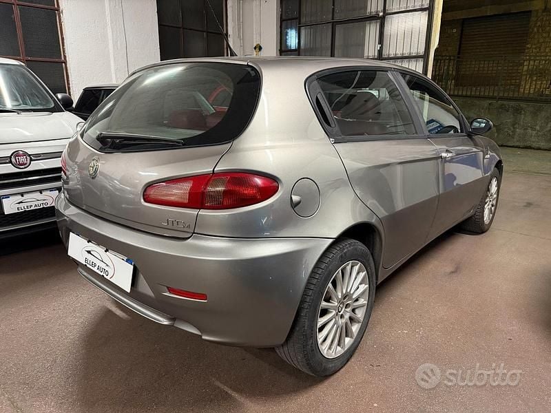 Usata Alfa Romeo 147 Exclusive 119 CV (87 kW) 2007 Grigio Utilitaria