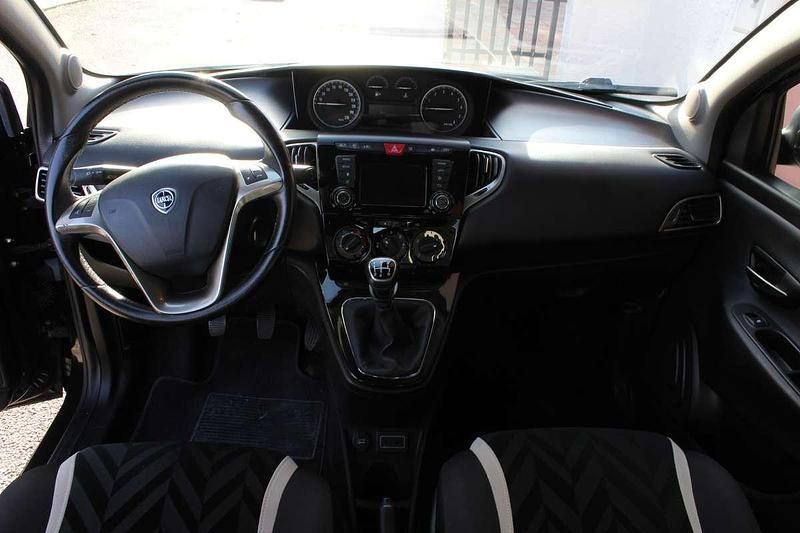 Usata Lancia Ypsilon Gold 69 CV (50 kW) 2016 Nero Utilitaria