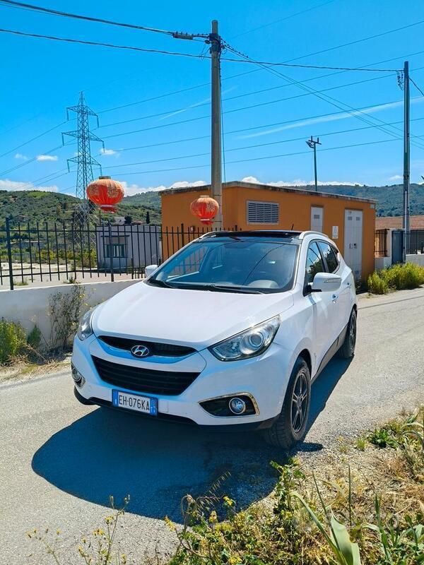 Bianco Usata 2012 Hyundai ix35 Comfort SUV | 7999 € - Immagine 1/4