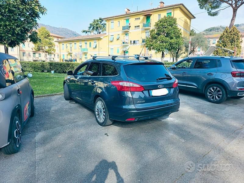 Usata Ford Focus 105 CV (77 kW) 2011 Blu Station wagon