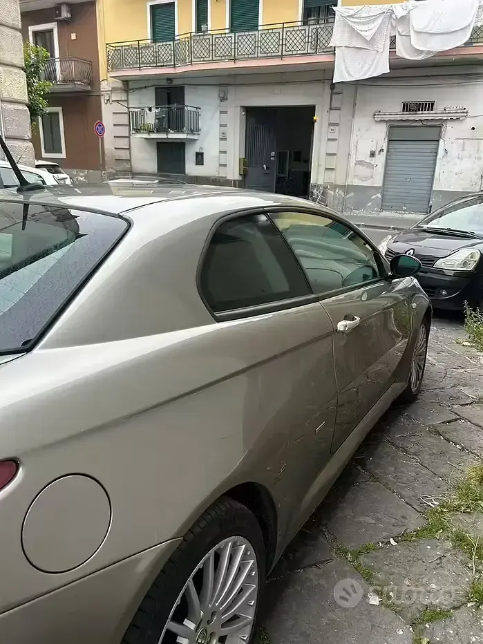Usata Alfa Romeo GT 150 CV (110 kW) 2005 Grigio Coupé