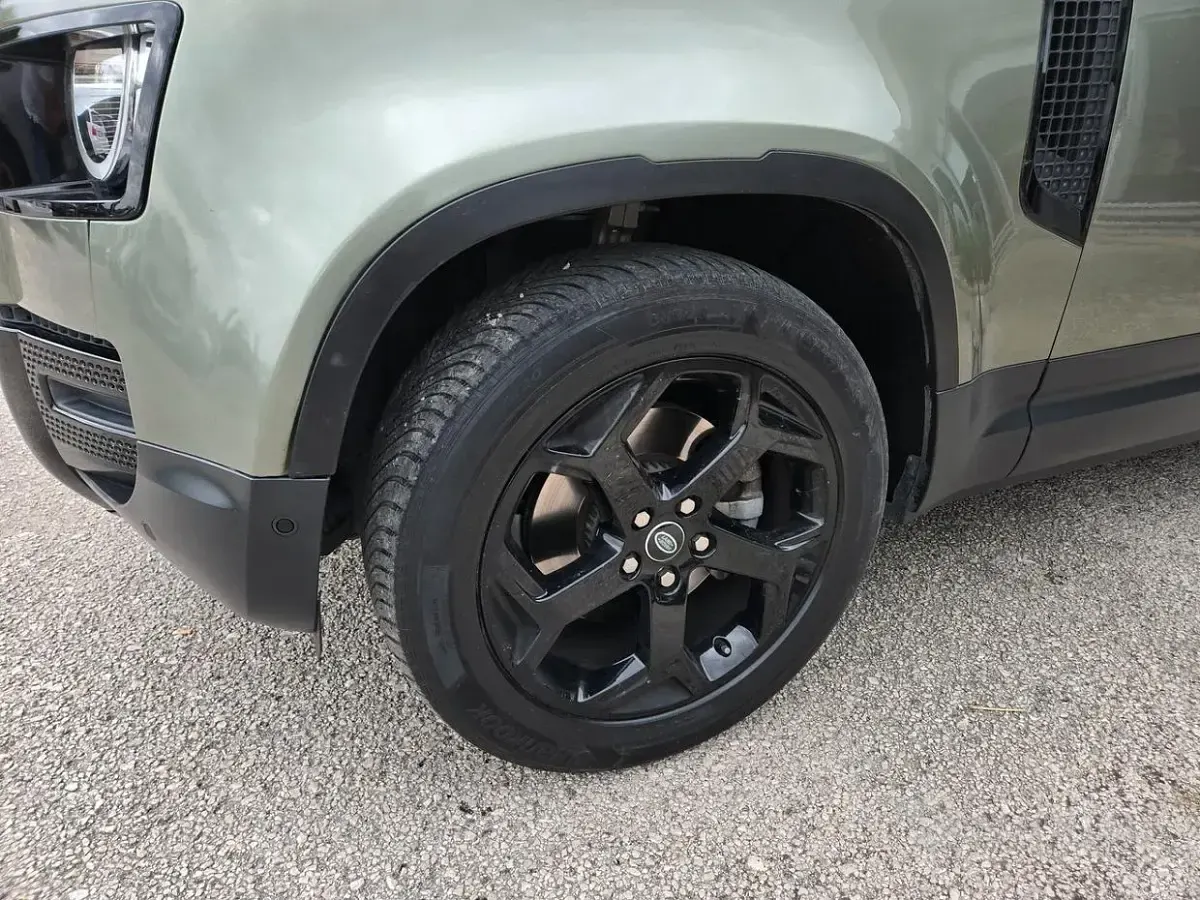Usata Land Rover Defender HSE 200 CV (147 kW) 2020 Verde SUV