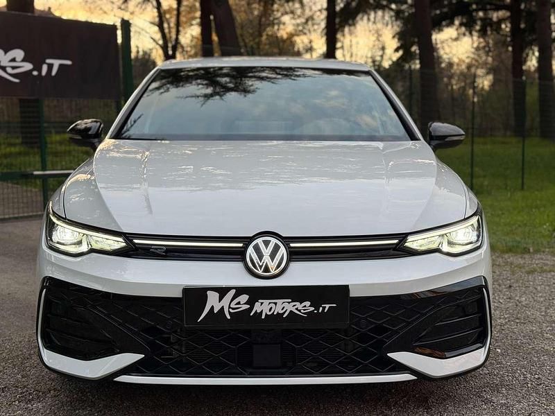 Usata VW Golf VIII R-line Plus 150 CV (110 kW) 2024 Bianco perla Berlina