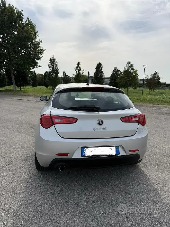 Usata Alfa Romeo Giulietta Distinctive 109 CV (80 kW) 2015 Grigio Utilitaria