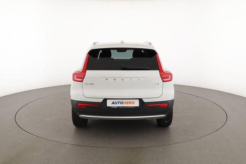 Usata Volvo XC40 Momentum 163 CV (119 kW) 2021 Bianco SUV