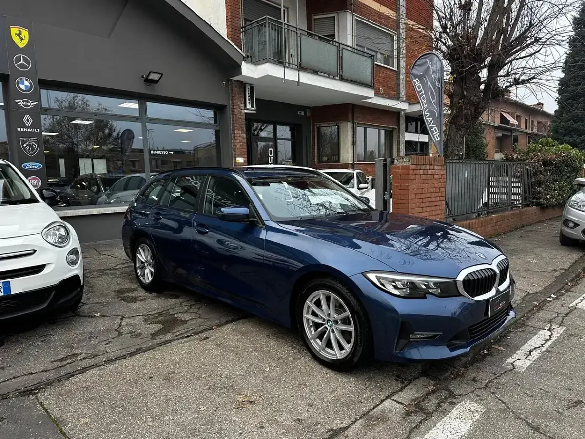 Usata BMW 320 Luxury Line 190 CV (139 kW) 2021 Blu Station wagon