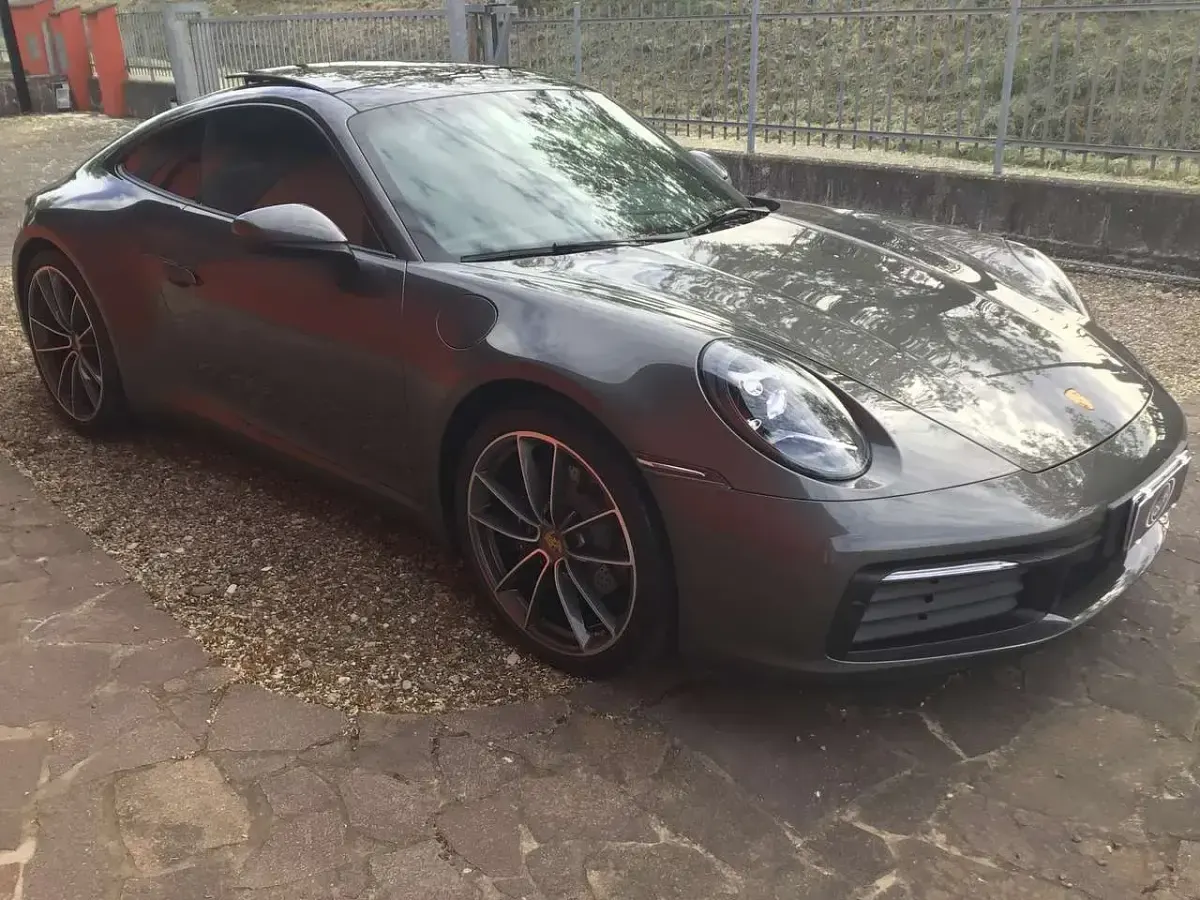 Usata Porsche 911 Carrera 385 CV (283 kW) 2023 Grigio agata Coupé