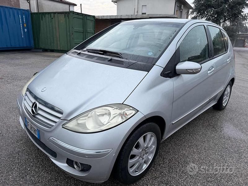 Grigio Usata 2006 Mercedes A180 Avantgarde Tre volumi | 1750 € (Buon prezzo) - Immagine 1/4