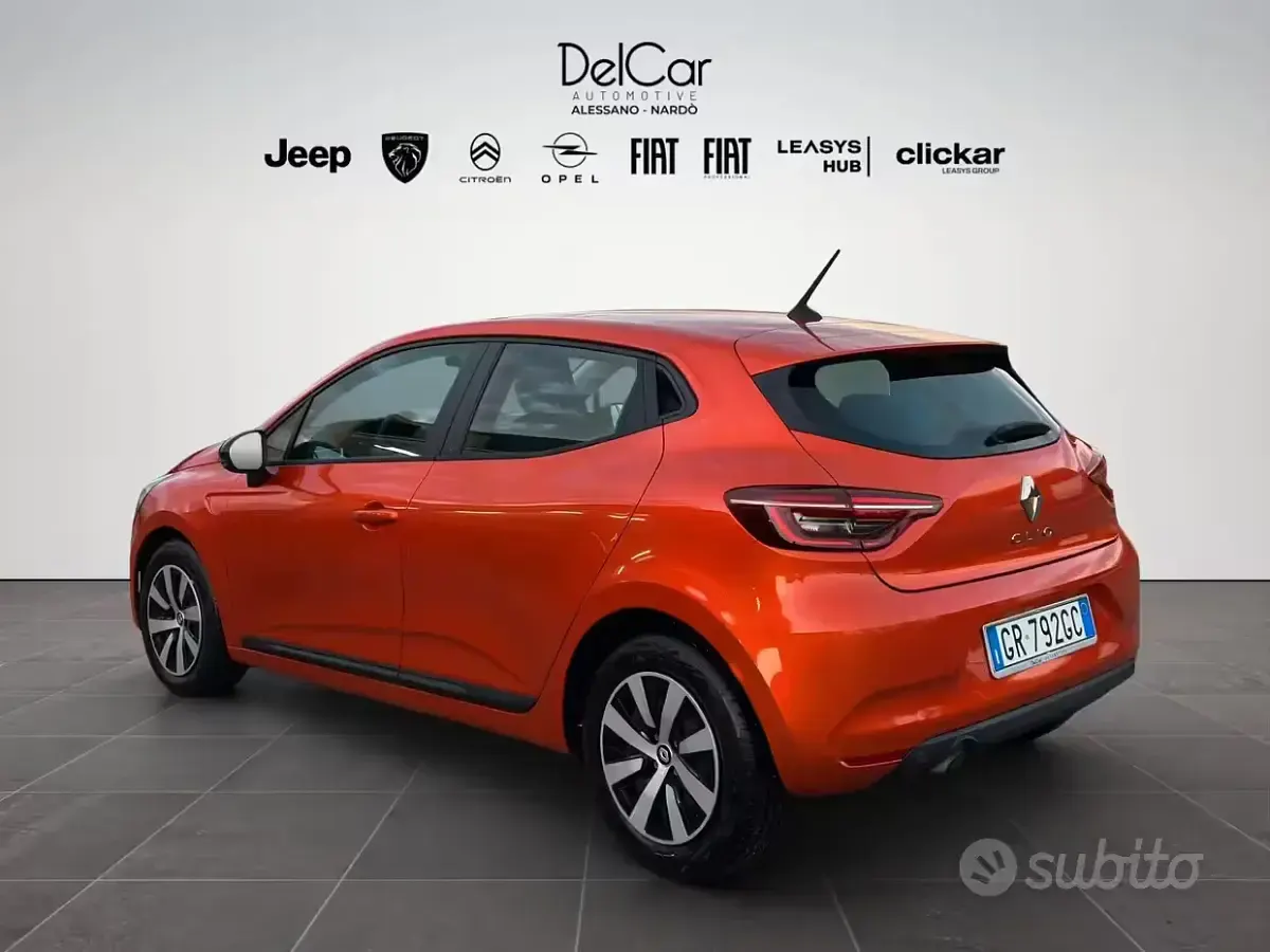 Usata Renault Clio V Equilibre 66 CV (48 kW) 2023 Arancione Berlina