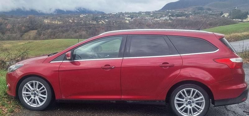 Usata Ford Focus Titanium 116 CV (85 kW) 2011 Rosso Station wagon