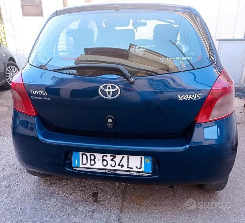 Usata Toyota Yaris 90 CV (66 kW) 2006 Blu Utilitaria