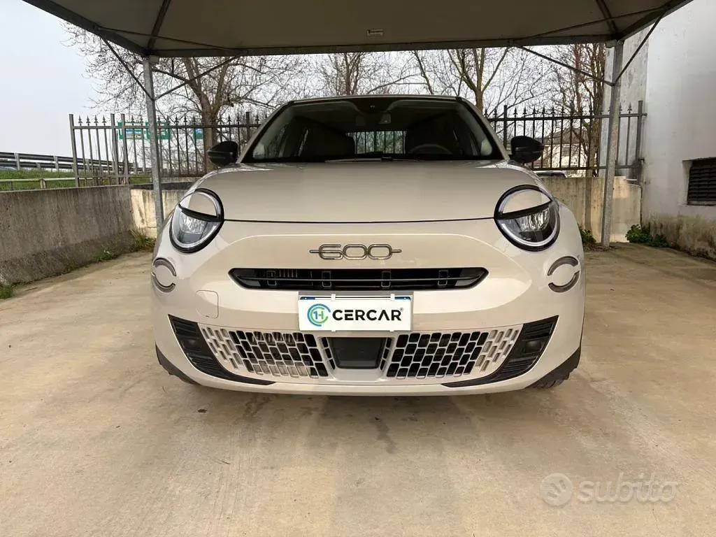 Usata Fiat 600 101 CV (74 kW) 2025 Grigio SUV