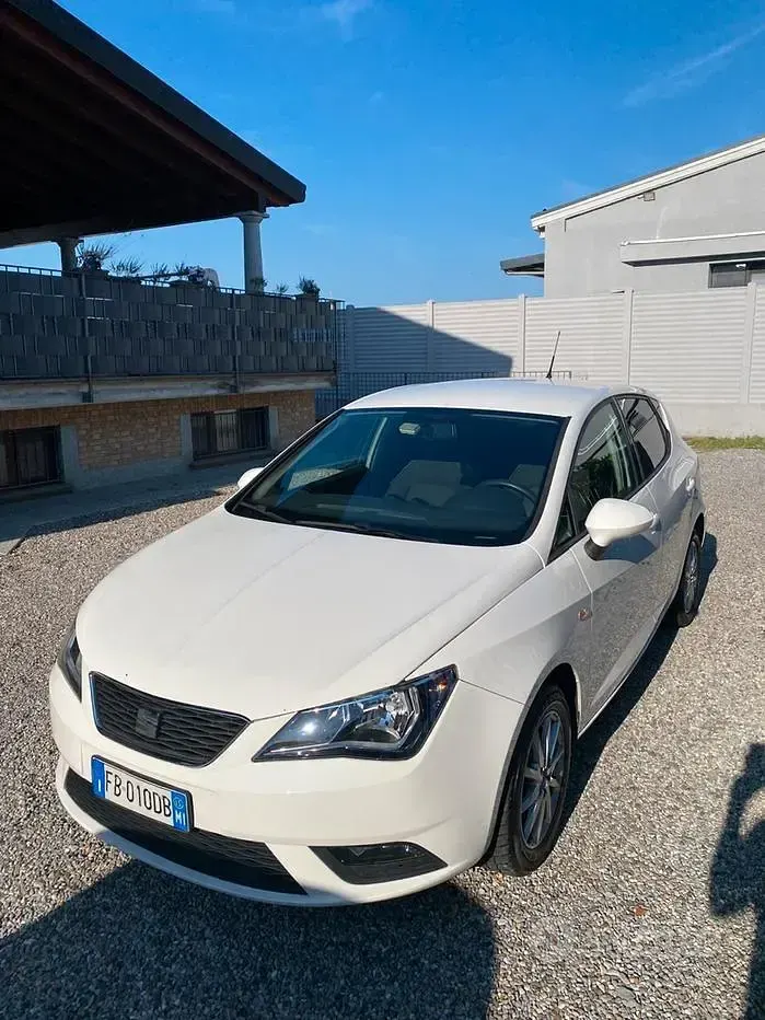 Usata Seat Ibiza CONNECT 75 CV (55 kW) 2015 Bianco Berlina