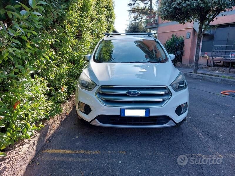 Usata Ford Kuga 120 CV (88 kW) 2019 Bianco SUV