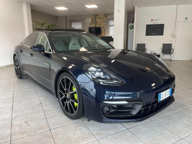 Usata Porsche Panamera 560 CV (411 kW) 2021 Blu/azzurro Berlina