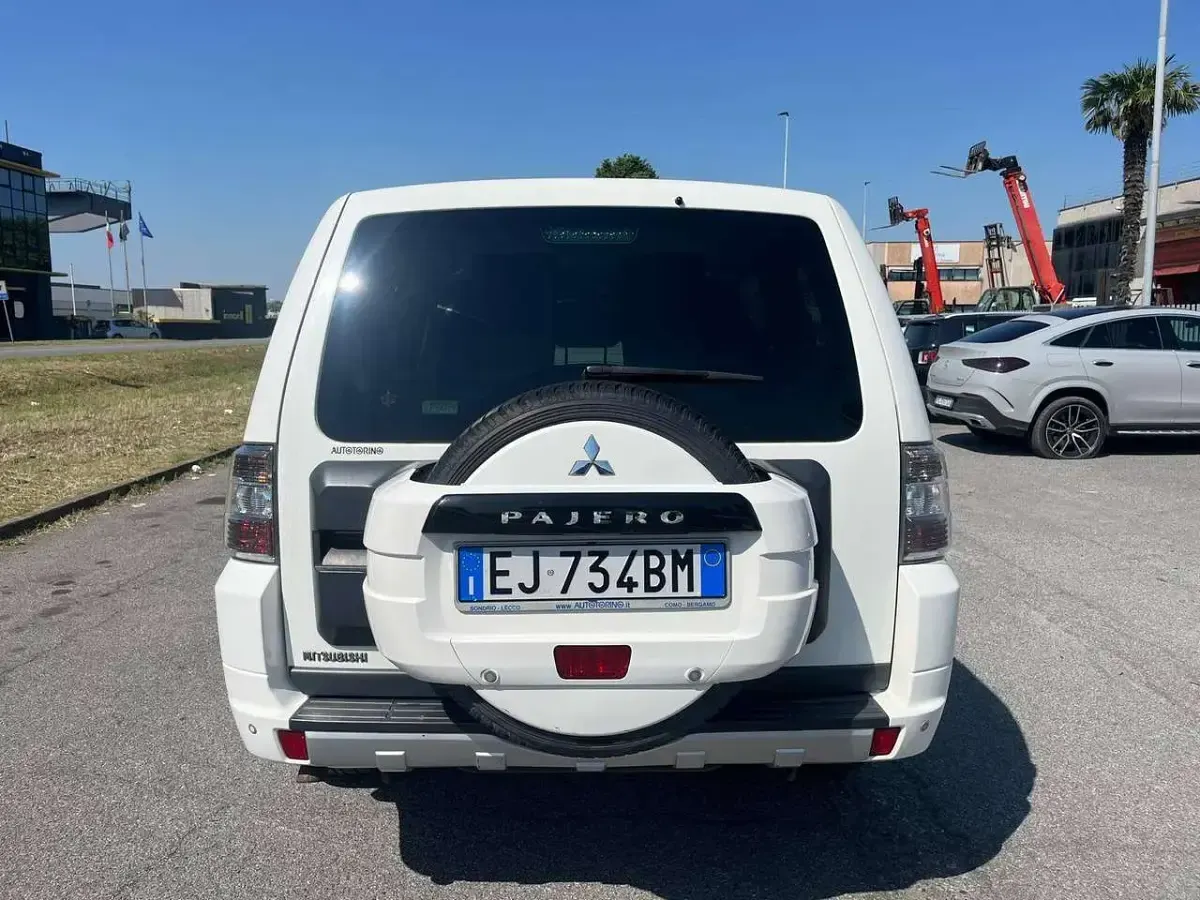 Usata Mitsubishi Pajero Intense 200 CV (147 kW) 2011 Bianco SUV