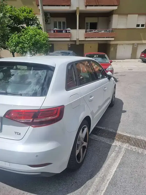 Usado Audi A3 Sport 116 CV (85 kW) 2018 Blanco Berlina