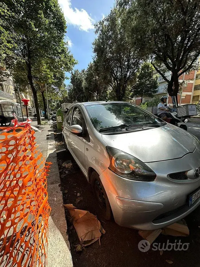 Usata Toyota Aygo 68 CV (50 kW) 2007 Grigio Utilitaria