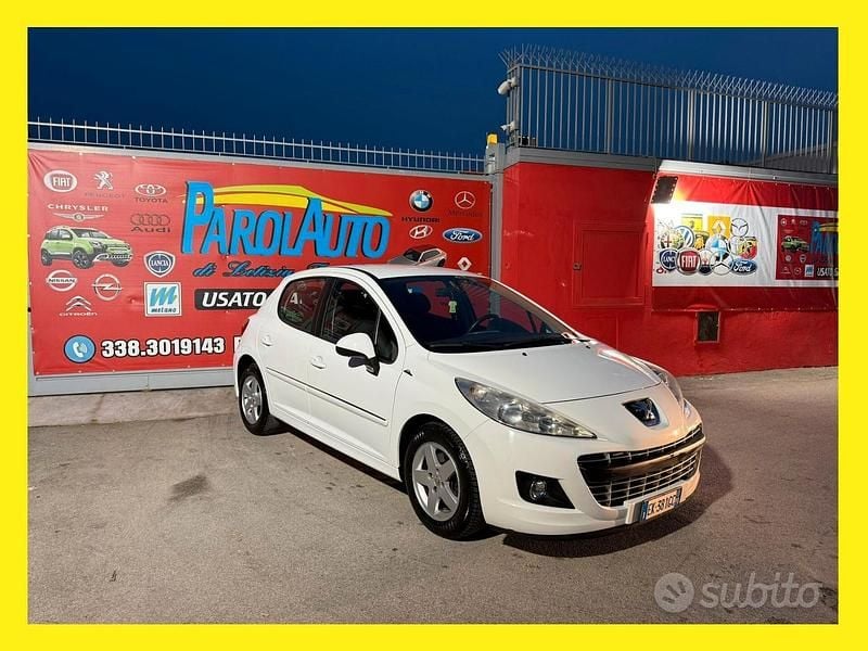 Usata Peugeot 207 Active 95 CV (69 kW) 2011 Bianco Utilitaria