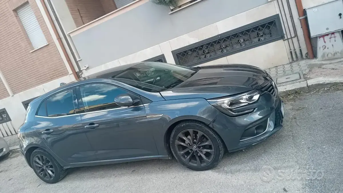 Usata Renault Mégane IV 110 CV (80 kW) 2016 Blu Berlina