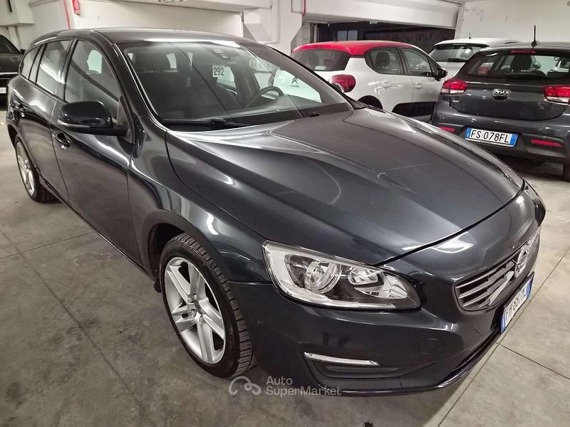 Grigio Usata 2017 Volvo V60 Kinetic Station wagon | 7400 € (Ottimo prezzo) - Immagine 1/4